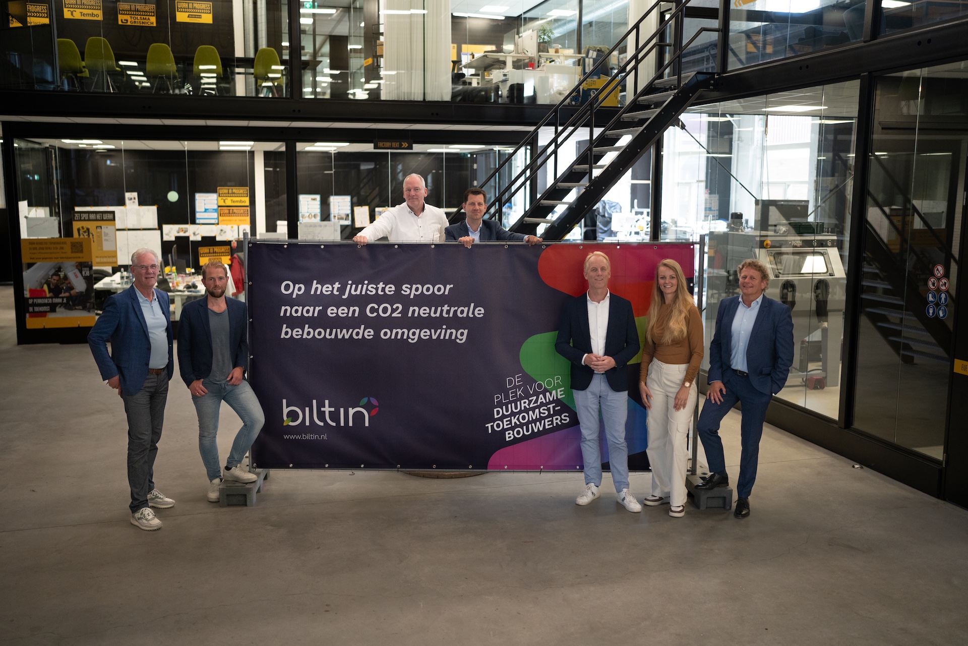 Bestuurders van Biltin en Perron038 en wethouder Paul Guldemond op de nieuwe locatie.
