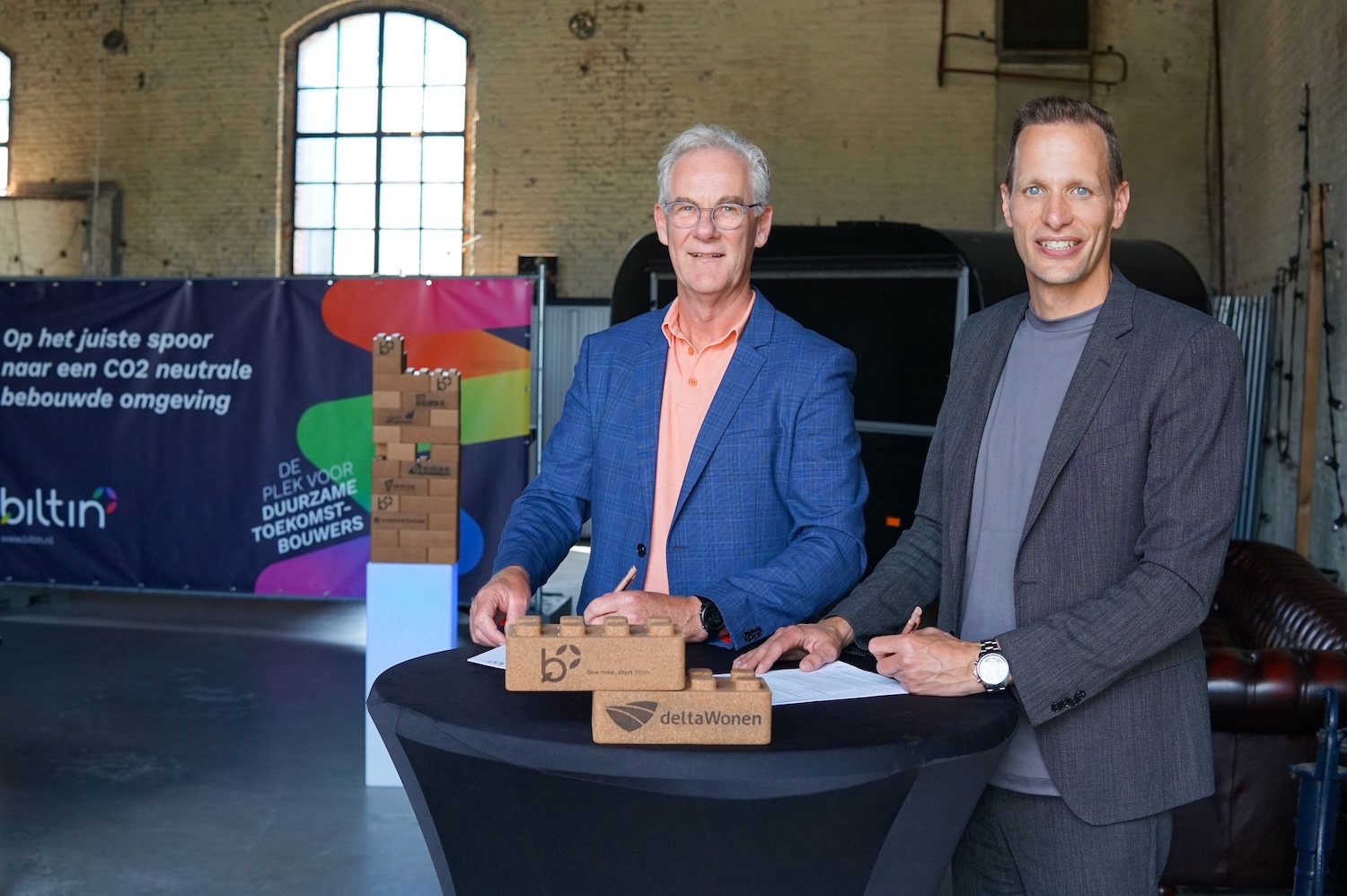 Matthijs Breel en Gerrit-Jan Schothans ondertekenen het partnerschap