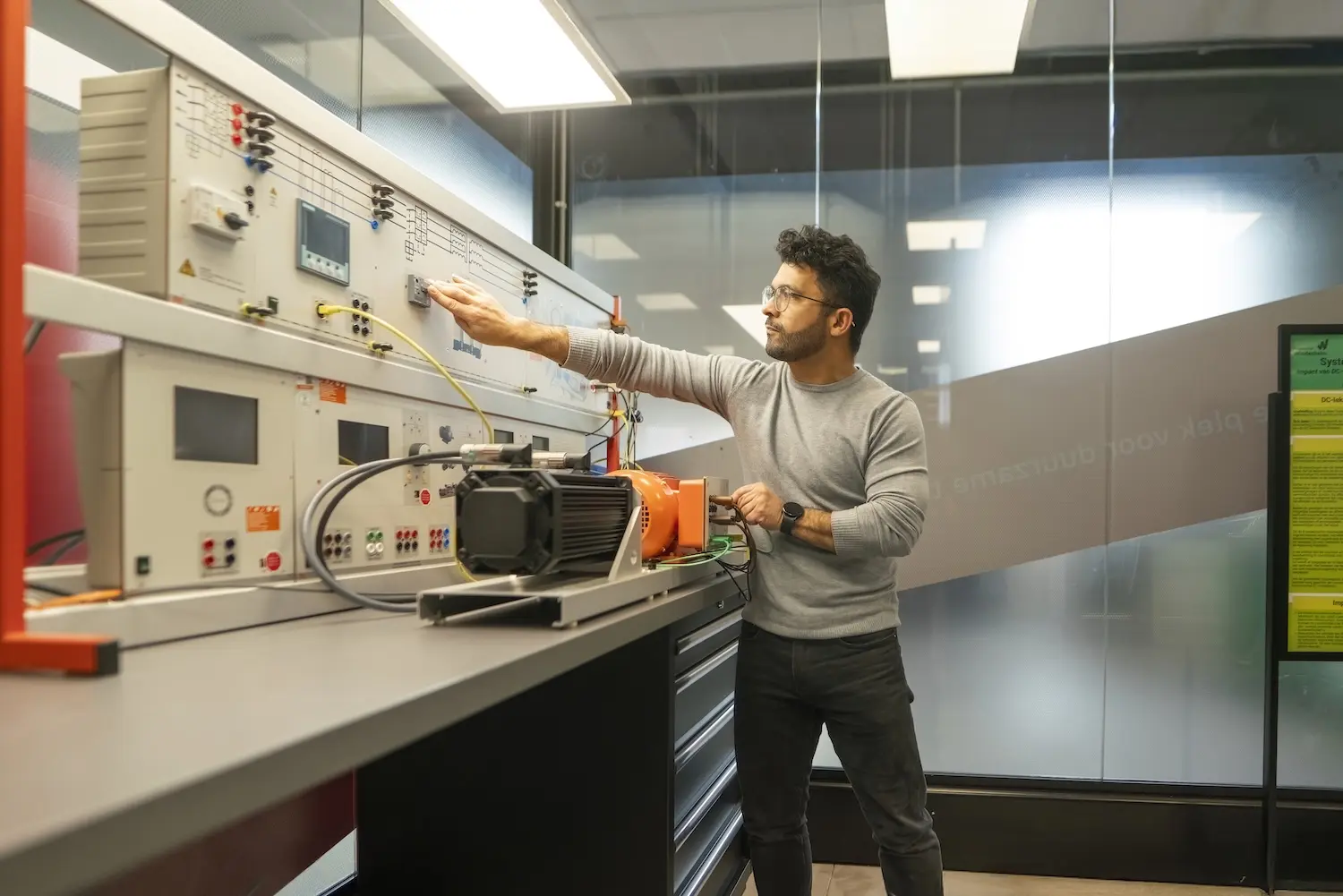 Fysieke testopstelling elektrisch gedrag van huishoudens